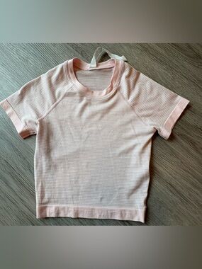 Lululemon Swiftly Tech Short-Sleeve Cropped Pale Pink Short Sleeve Tee, Size 0